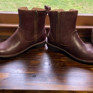 Ugg short boots slightly distressed NWOT